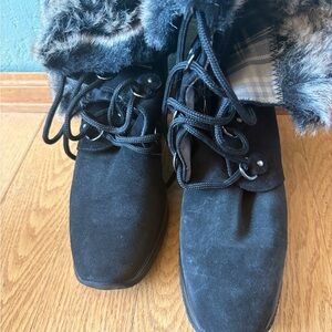 Black Women's Fur-Lined Boots